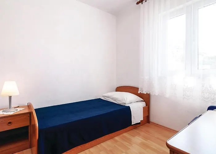 With A Parking Space Pag - 6461 Паг